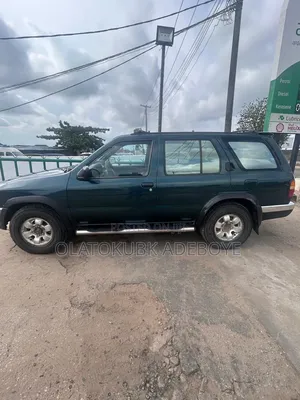 Nissan Pathfinder SE 4x4 1997 Red