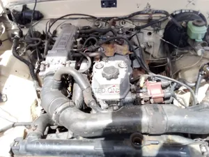 Toyota Hilux 1998 Gold