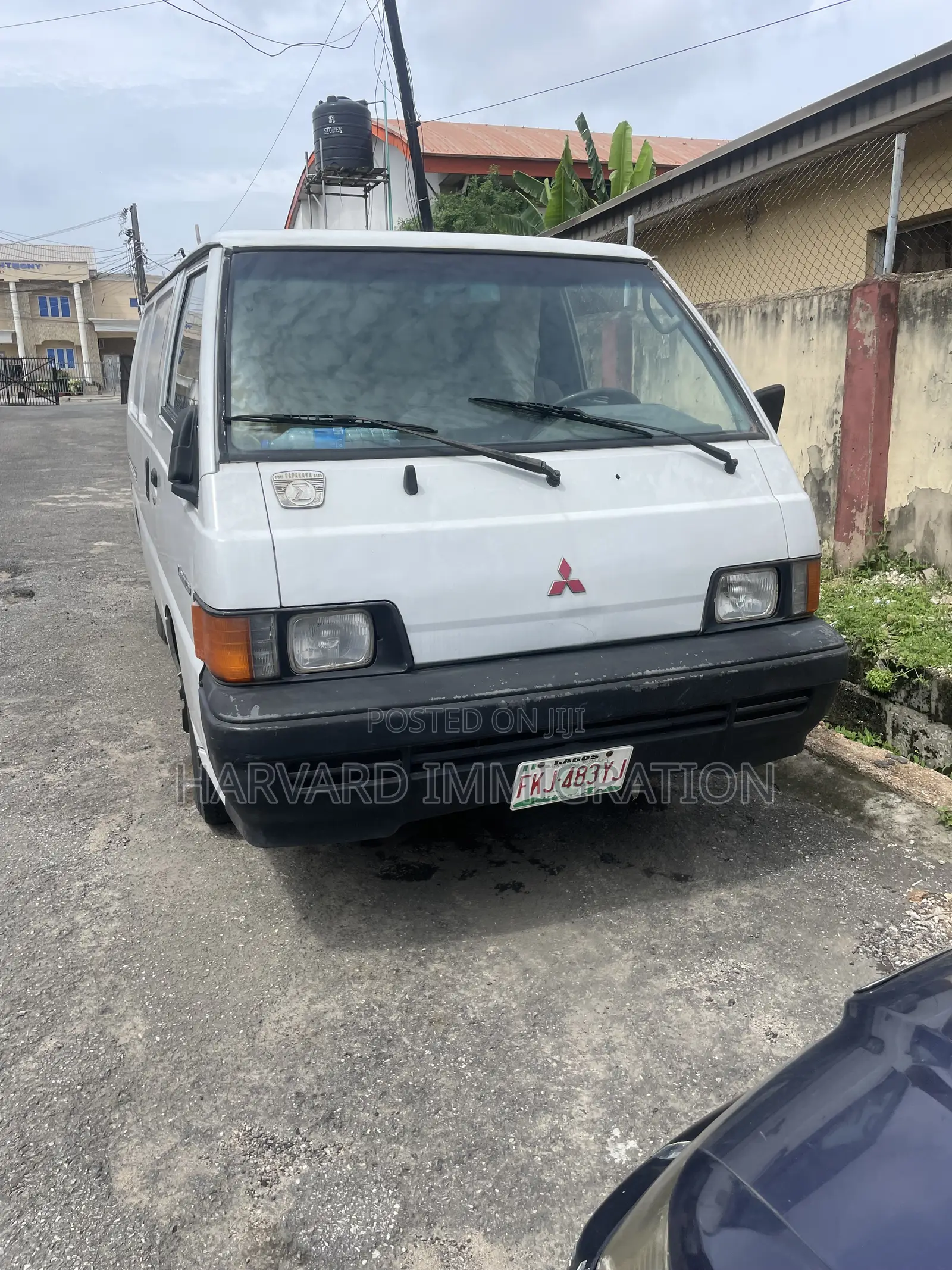 Mitsubishi L300 2005 White