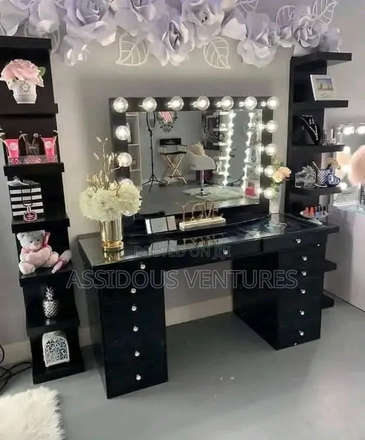 Luxurious High Quality Dressing Table With Side Shelves