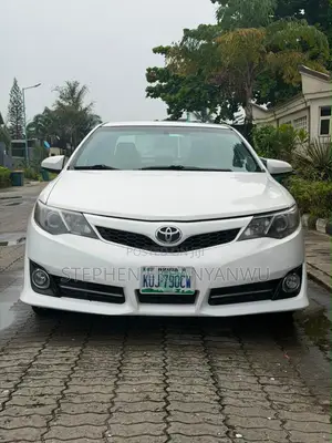 Toyota Camry SE 4dr Sedan (2.5L 4cyl 6A) 2012 White