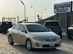 Toyota Corolla 2013 Gold