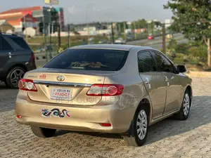 Toyota Corolla 2013 Gold