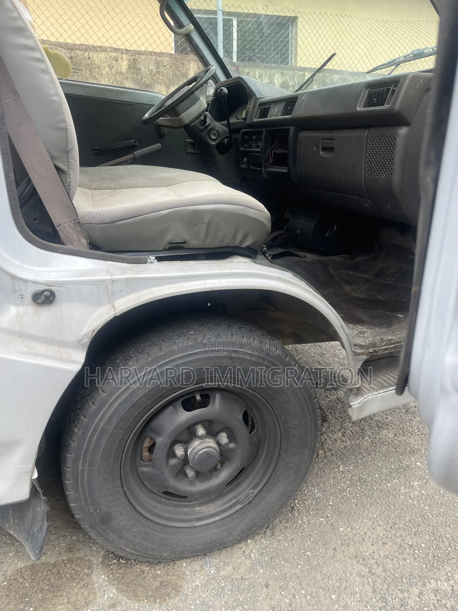 Mitsubishi L300 2005 White