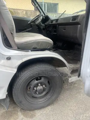 Mitsubishi L300 2005 White