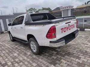 Toyota Hilux 2020 White