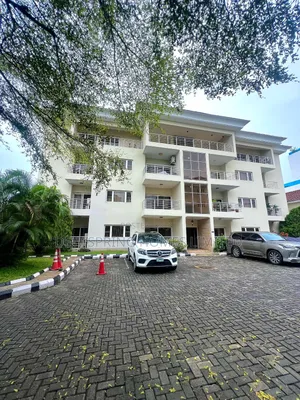 3bdrm Apartment in Banana Island for rent