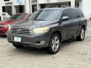 Toyota Highlander SE 2010 Gray