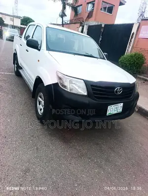 Toyota Hilux 2015 White
