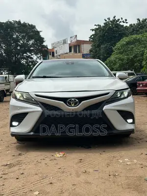 Toyota Camry 2019 White