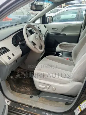 Toyota Sienna LE FWD 8-Passenger 2013