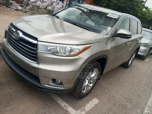 Toyota Highlander Limited 4dr SUV (3.5L 6cyl 6A) 2015 Gold