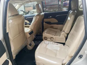 Toyota Highlander Limited 4dr SUV (3.5L 6cyl 6A) 2015 Gold