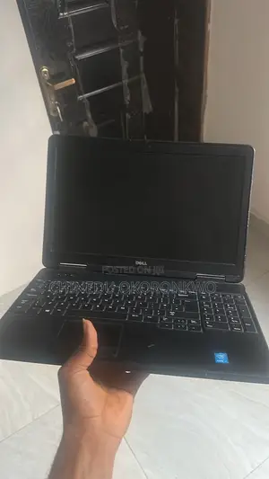 Laptop Dell Latitude 7390 4GB Intel Core i3 HDD 128GB