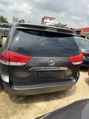 Toyota Sienna Limited FWD 7-Passenger 2013 Gray