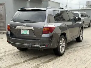 Toyota Highlander SE 2010 Gray