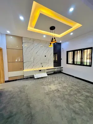 6bdrm Duplex in Main Vgc for rent