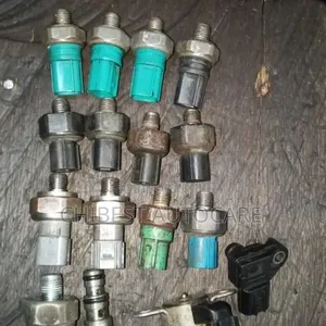 Engine or Gearbox Oil Switch or Pressure Sensor for Honda or Acura