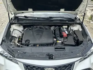 Toyota Avalon XLE FWD Sedan (3.5L V6 8A) 2019 White