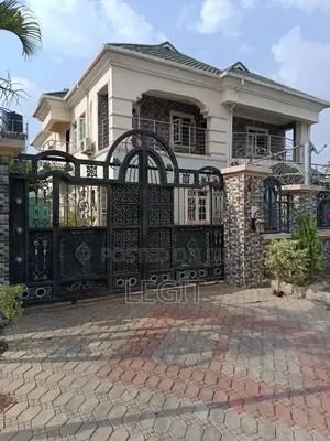 5bdrm Duplex in Central Business District for sale