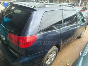 Toyota Sienna 2005 Blue