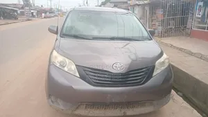Toyota Sienna 2013 Burgundy