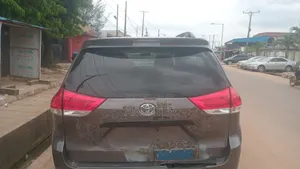 Toyota Sienna 2013 Burgundy