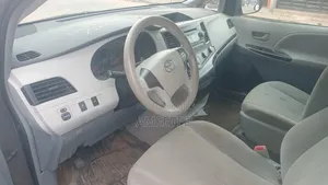 Toyota Sienna 2013 Burgundy
