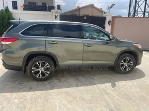 Toyota Highlander XLE 4x2 V6 (3.5L 6cyl 8A) 2018 Green