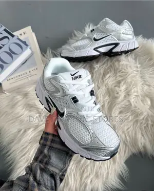 Original Nike V5 RNR Luxury Sneakers