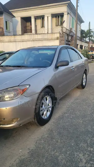 Toyota Camry LE 4dr Sedan (2.4L 4cyl 5M) 2003 Gold
