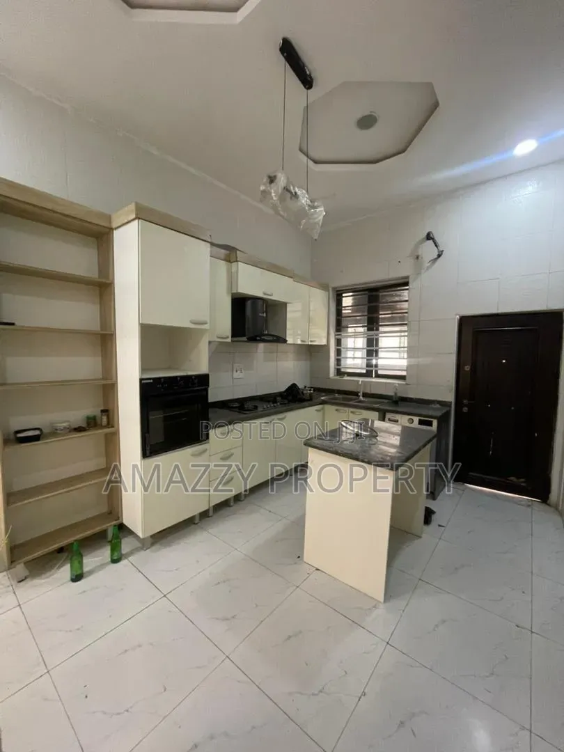 4bdrm Duplex in Chevrons for rent