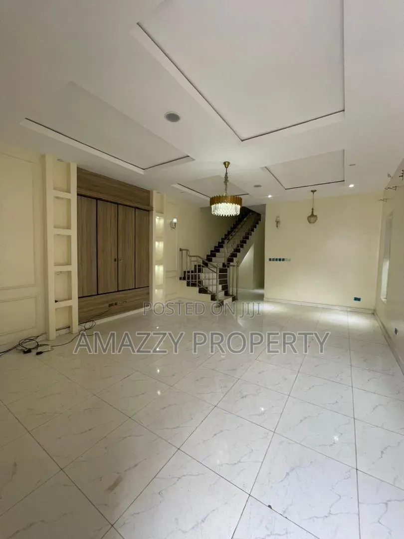 4bdrm Duplex in Chevrons for rent