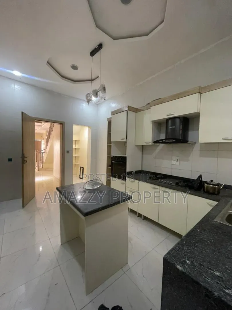 4bdrm Duplex in Chevrons for rent