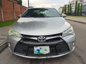 Toyota Camry SE 4dr Sedan (2.5L 4cyl 6A) 2015 Silver
