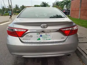 Toyota Camry SE 4dr Sedan (2.5L 4cyl 6A) 2015 Silver