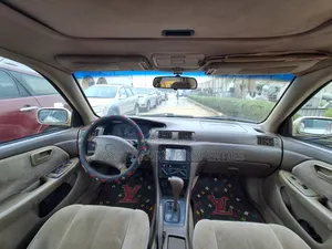 Toyota Camry LE 4dr Sedan (2.2L 4cyl 4A) 2000 Gold
