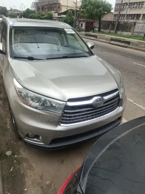 Toyota Highlander Limited 4dr SUV AWD (3.5L 6cyl 6A) 2015 Gold