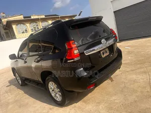 Toyota Land Cruiser Prado 2017 Black