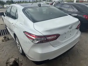 Toyota Camry XLE V6 FWD 2020 White
