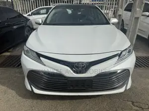Toyota Camry XLE V6 FWD 2020 White