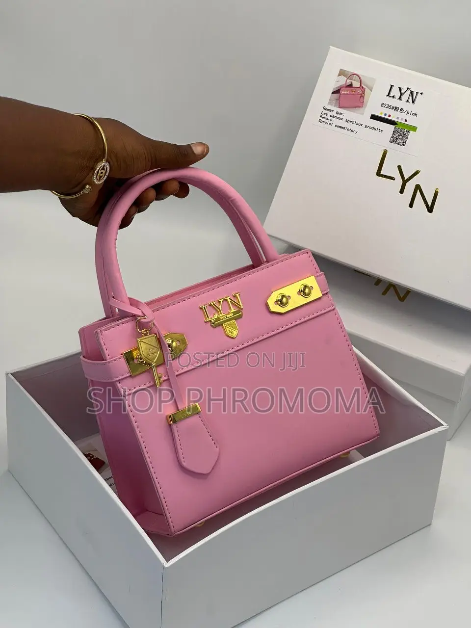 Medium Boxed Classic Hand Bag