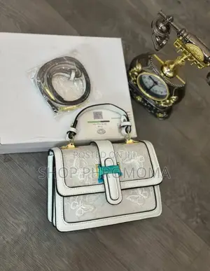 Medium Boxed Classic Hand Bag