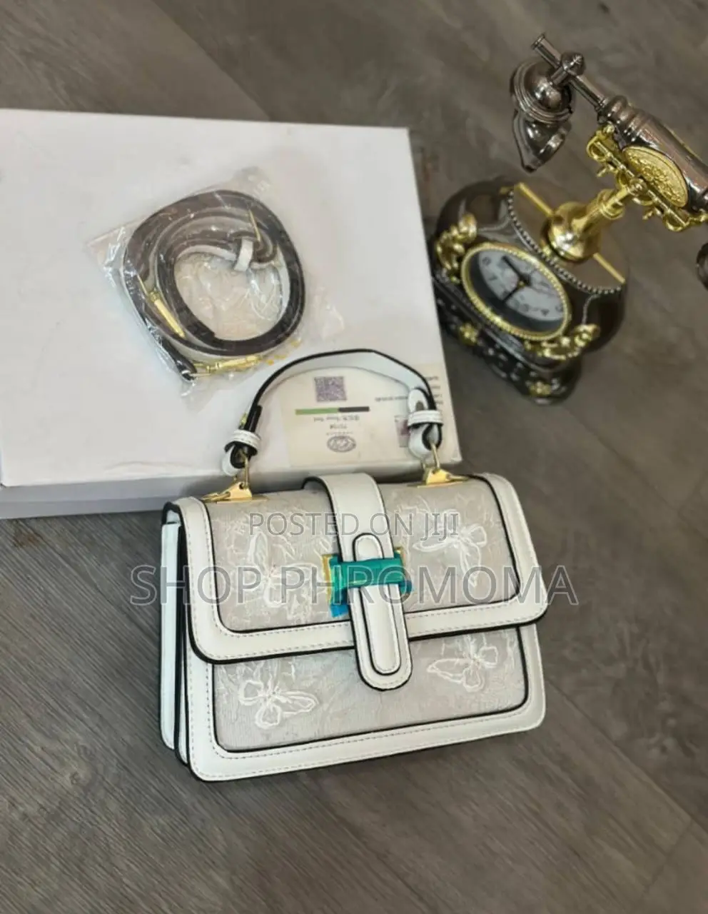 Medium Boxed Classic Hand Bag