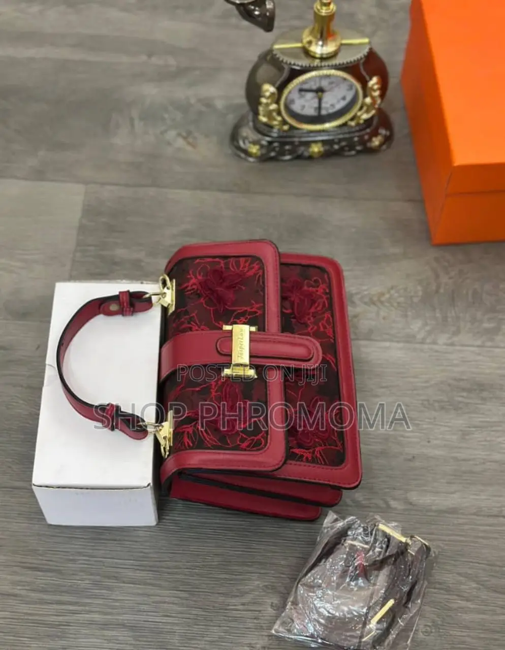 Medium Boxed Classic Hand Bag