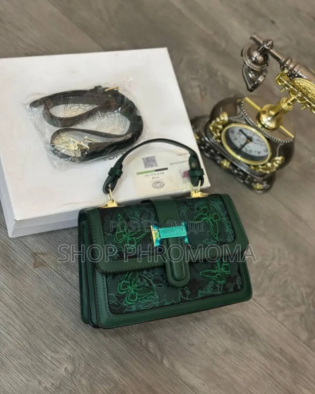 Medium Boxed Classic Hand Bag