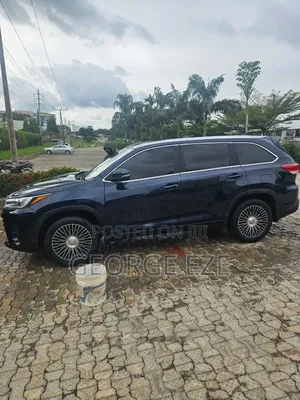 Toyota Highlander 2017 Blue