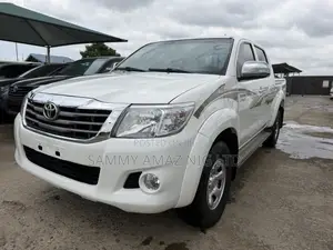 Toyota Hilux SR5 4x4 2013 White