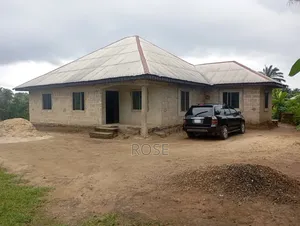 3bdrm Bungalow in Oron Road, Uyo for sale