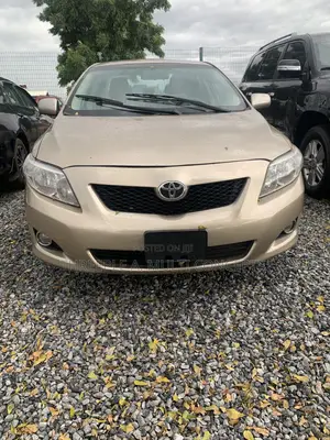 Toyota Corolla 2010 Gold